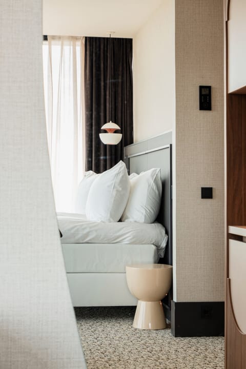 Superior Room | Minibar, in-room safe, desk, laptop workspace