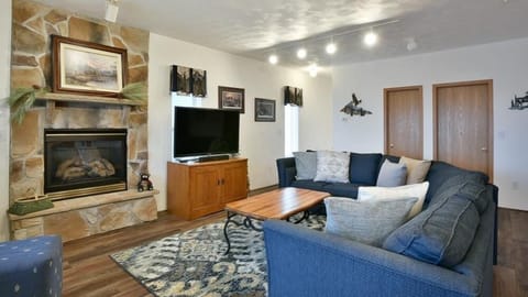 Home Decor, Indoors, Couch, Furniture, Living Room