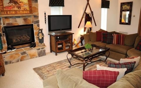 Couch, Furniture, Indoors, Living Room, Screen