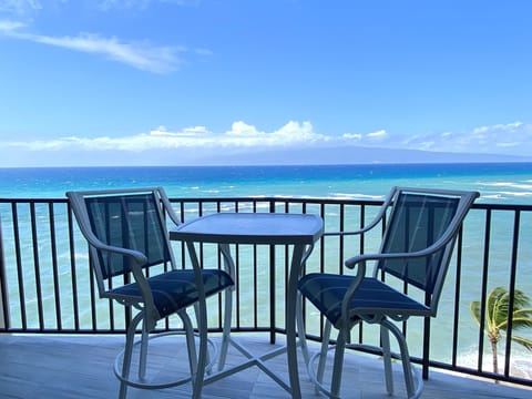 amazing views of the ocean and Molokai right from the lanai