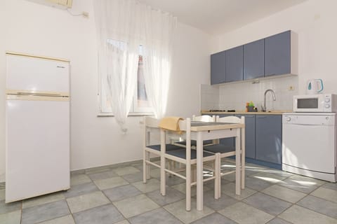 Kitchen and dining table