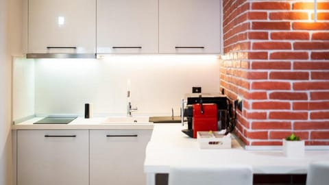 Junior Suite | Private kitchen | Mini-fridge, microwave, stovetop, espresso maker