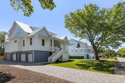 New Construction, Pool, 1 Block to Beach & Marina (2415)