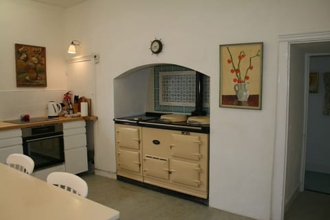 Sages Flat kitchen with 4-oven Aga