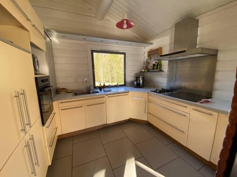 1afe0051-a0df-486f-b572-e5209a8e84d5