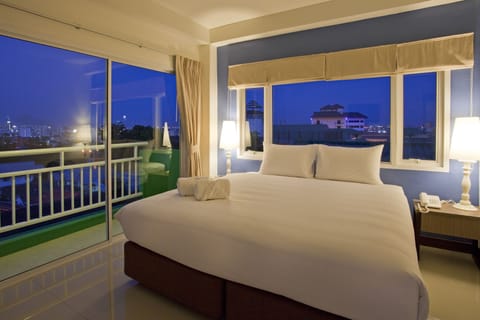 Deluxe Room | In-room safe, blackout drapes, soundproofing, free WiFi