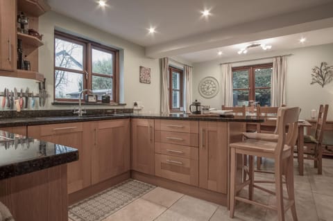 Llais Afon - 3 Bedroom Holiday Home - Fishguard (13183)