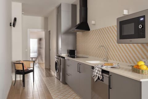 Fridge, cookware/dishes/utensils