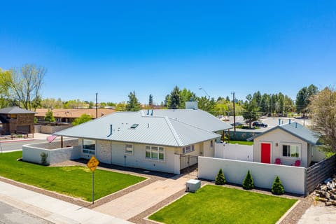 Beautiful Casita in charming neighborhood.  Walking distance to downtown & parks