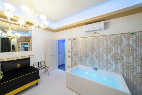 Camera Capri | Frette Italian sheets, premium bedding, down comforters, pillowtop beds