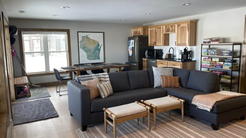 Lower Great Room Kitchenette Dining