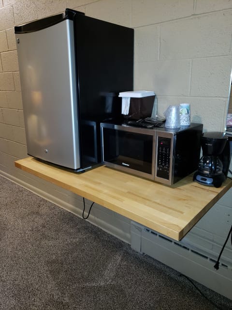 Single Room, 1 Double Bed | In-room dining