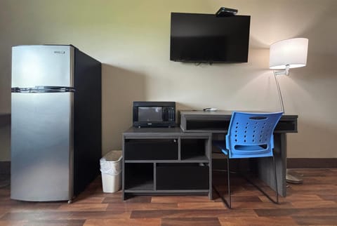 Desk, blackout drapes, iron/ironing board, free cribs/infant beds