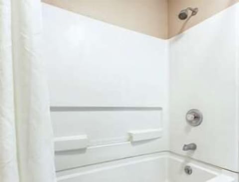 Room, 2 Queen Beds | Bathroom | Combined shower/tub, free toiletries, hair dryer