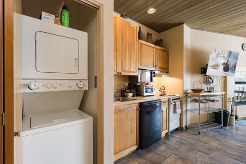 Washer/Dryer and kitchenette