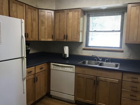 Cottage, 3 Bedrooms | Private kitchen | Oven, coffee/tea maker, toaster