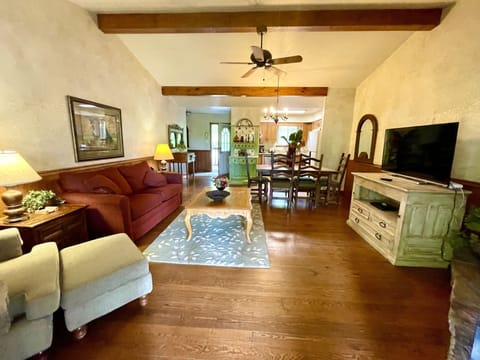 Cottage, 2 Bedrooms | Living area