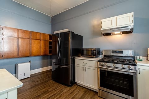 Fully stocked kitchen with plenty of storage.