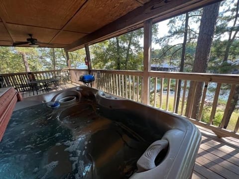 Tub, Hot Tub, Ceiling Fan, Outdoors, House