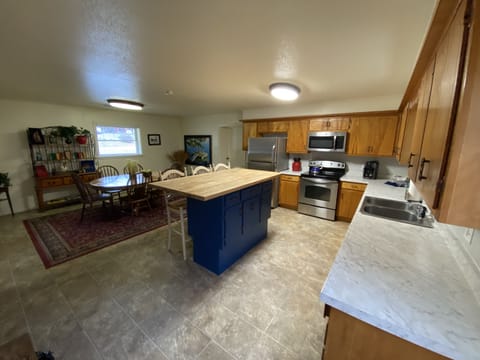 Floor, Flooring, Indoors, Lamp, Kitchen