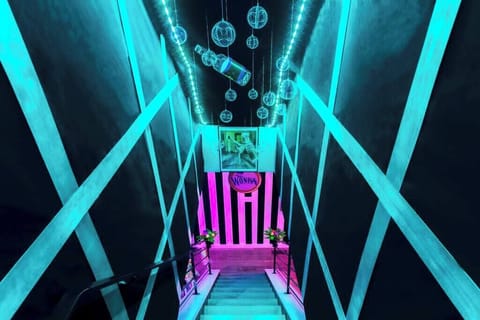 Experience the whimsy and wonder of our Fizzy Lifting Staircase, a delightful feature in our Willy Wonka-themed Airbnb. Each step is a step closer to a magical adventure, inspired by the enchanting world of Willy Wonka.