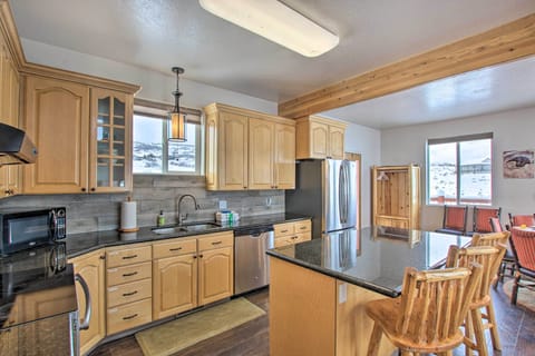 Main floor kitchen (1)