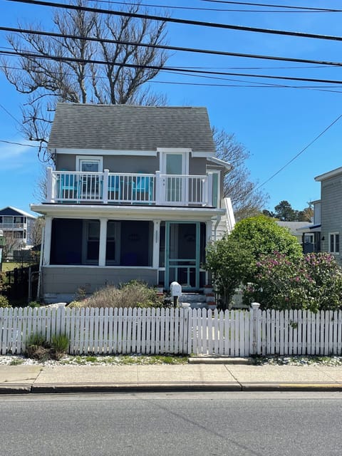 Front of house facing the Chincoteague Bay!
Balcony to watch boats on water.
