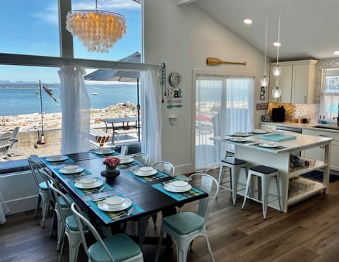 Dining for 8 w/ additional 4 seats at kitchen island.