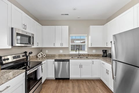 Fully stocked kitchen!