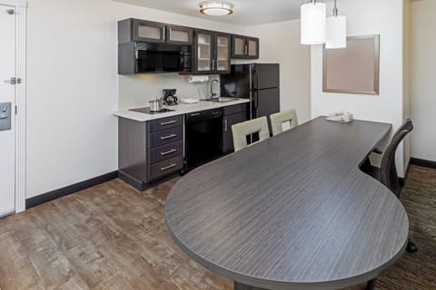 In-room safe, desk, rollaway beds (surcharge), WiFi (free)