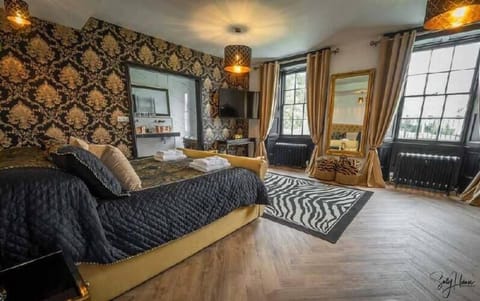Signature Double Room | Individually decorated, individually furnished, iron/ironing board