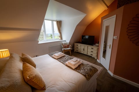 Deluxe Double or Twin Room, Garden View | Individually decorated, individually furnished, iron/ironing board