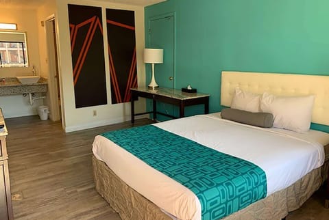 Room, 1 Queen Bed, Accessible, Non Smoking (Mobility) | Desk, laptop workspace, blackout drapes, iron/ironing board