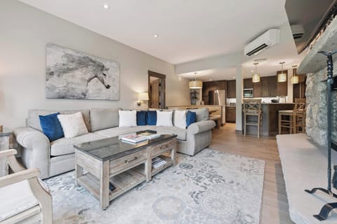 charter-b340-7205_54696041525_o