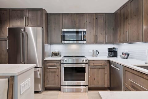 charter-b340-7235_54695948689_o