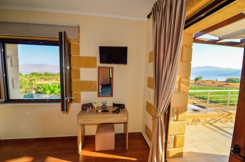 Standard Villa | 4 bedrooms, soundproofing, iron/ironing board, free WiFi