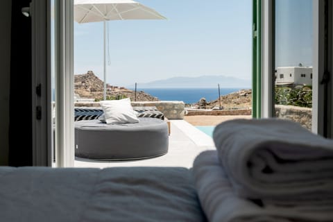 Exclusive Suite | Egyptian cotton sheets, premium bedding, pillowtop beds, in-room safe