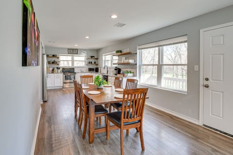 Dining Area | Central Heat & A/C