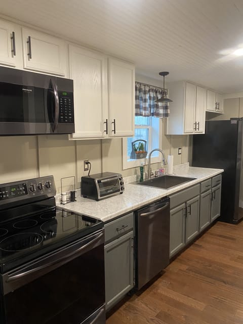 Full kitchen with all you need to cook including a Keurig & drip coffee maker