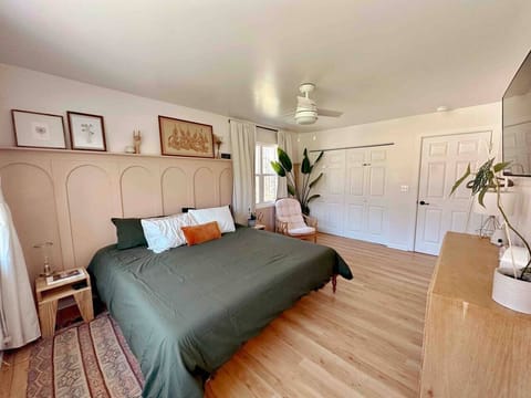 Master bedroom #1 (upstairs)