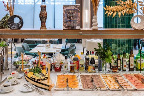Daily buffet breakfast for a fee