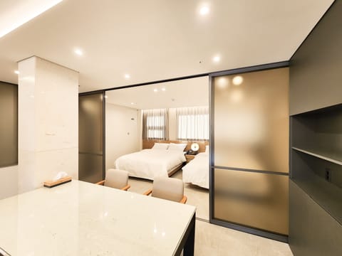 Studio Room | Premium bedding, down comforters, pillowtop beds, individually furnished