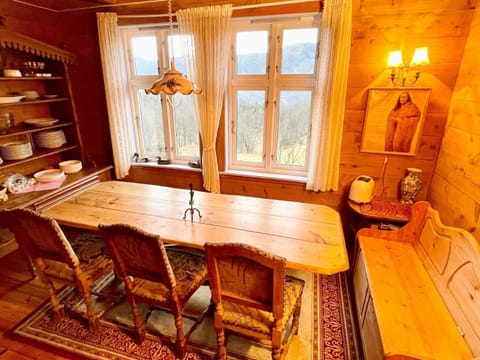 House | Dining