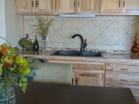 Room, 1 Bedroom | Private kitchen | Fridge, coffee/tea maker, toaster