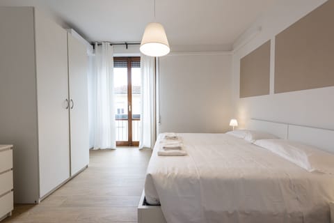 City Apartment | Premium bedding, down comforters, iron/ironing board, free WiFi