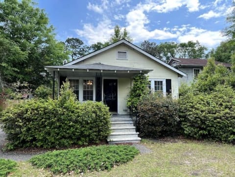 Front view of property.