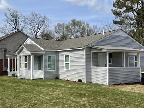 The outside of Color Blast Cottage