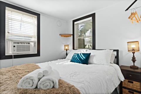 Full Bedroom w/ all Linens Provided