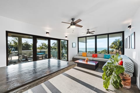 Guest House Family Room with Ocean View