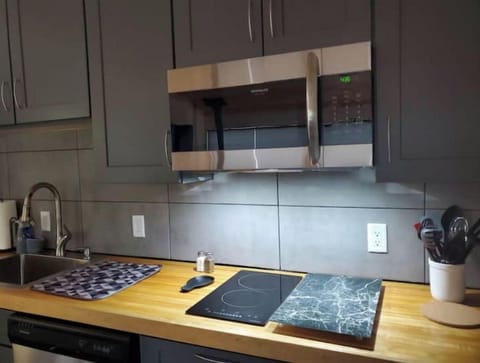 Cooktop and microwave/convection oven